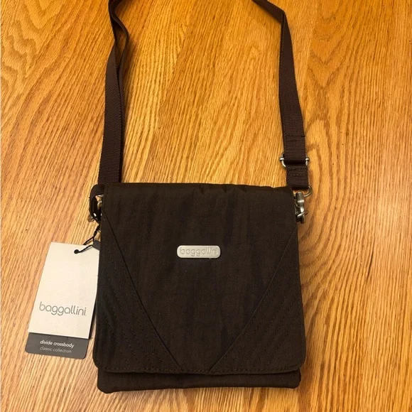 Baggallini Chocolate Crossbody Bag - Picture 2 of 8